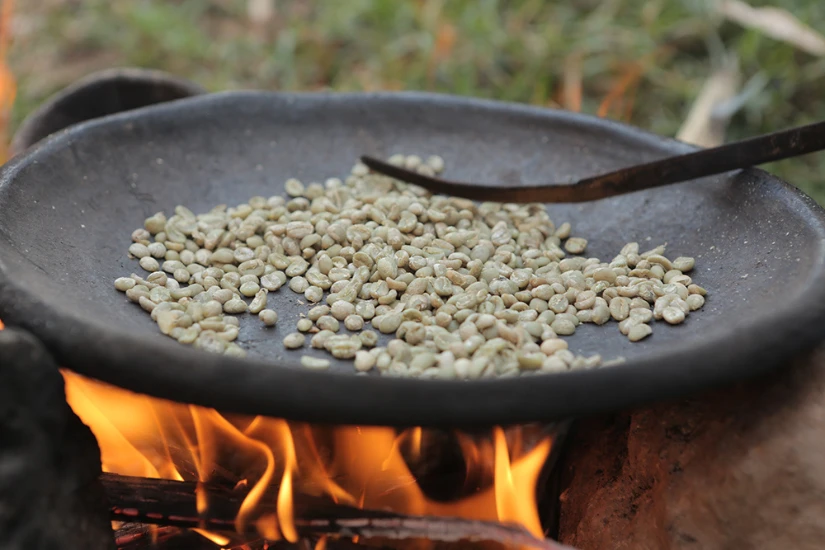 رست کردن قهوه در اتیوپی به روش سنتی